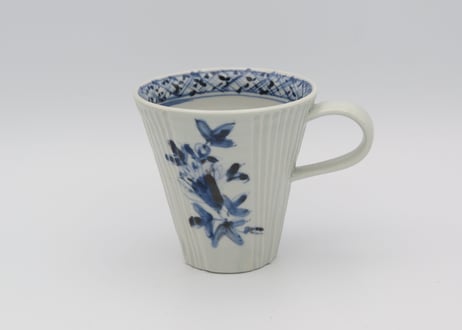 松尾貞一郎　染付け磁器凌ぎ芙蓉手マグ