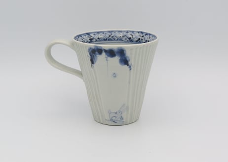 松尾貞一郎　染付け磁器凌ぎうさぎ紋マグ