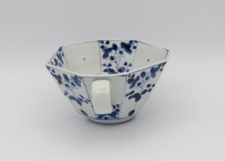 松尾貞一郎　染付け磁器花紋八角スープカップ18