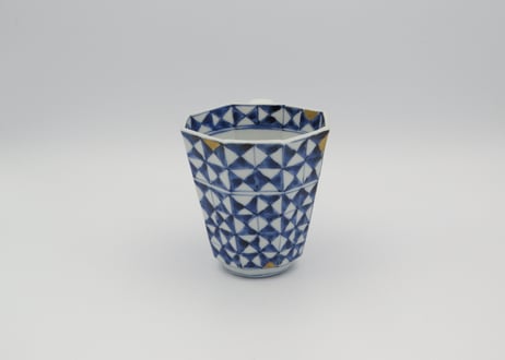 松尾貞一郎　染付け磁器八角金彩市松紋マグT-8