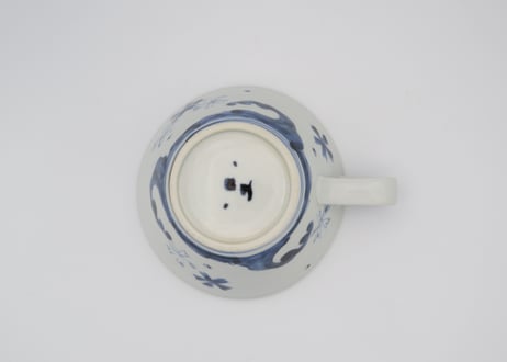 松尾貞一郎　染付の波に花のスープカップ