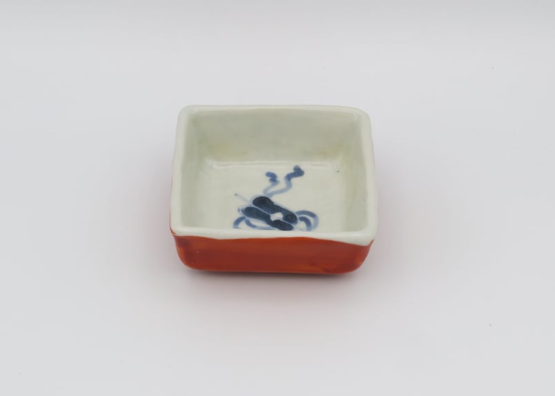中尾郁夫 赤絵磁器角小鉢 | 工藝舎 オンラインショップ 中尾郁夫 赤絵磁器角小鉢 | 工藝舎 オンラインショップ