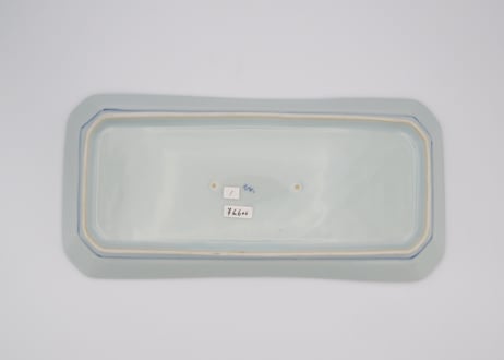 清水なお子　染付け磁器桃散らし長皿