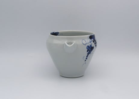 松尾貞一郎　染付磁器ブドウ紋の片口