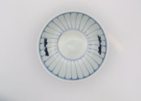 清水なお子　染付け磁器蝶紋小鉢