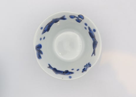 清水なお子　色絵磁器魚紋小鉢