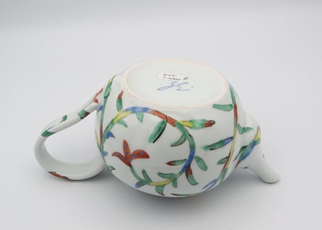 古川章蔵　色絵磁器唐草のポット