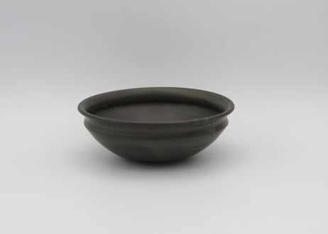 荒賀文成　黒釉馬たらい小鉢