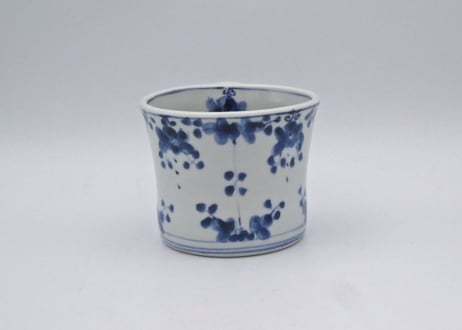 松生貞一郎　染付け磁器花紋のマグ