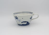 松尾貞一郎　染付の波に花のスープカップ
