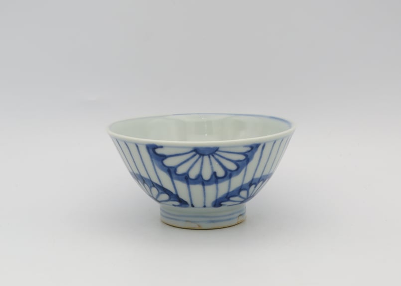 高橋宏彰 染付け磁器菊紋飯碗 | 工藝舎 オンラインショップ