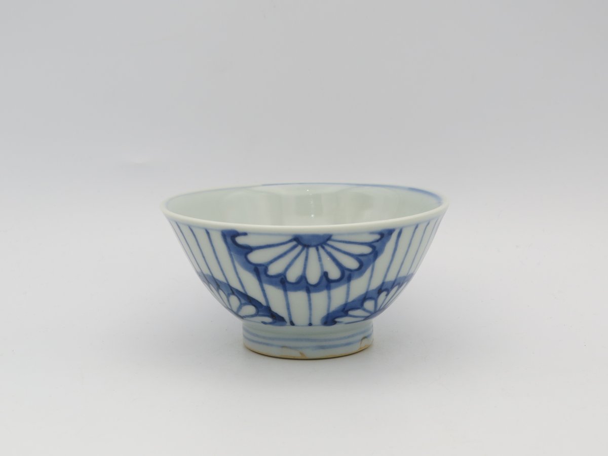 高橋宏彰 染付け磁器菊紋飯碗 | 工藝舎 オンラインショップ