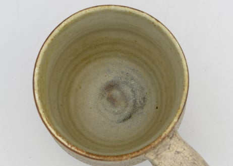 金井春樹　ヒビ入りマグ（内灰）