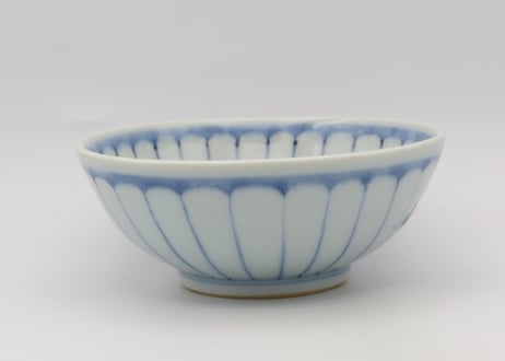 清水なお子　染付け磁器蝶紋小鉢
