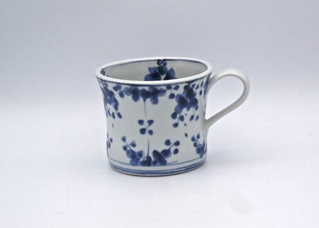 松生貞一郎　染付け磁器花紋のマグ