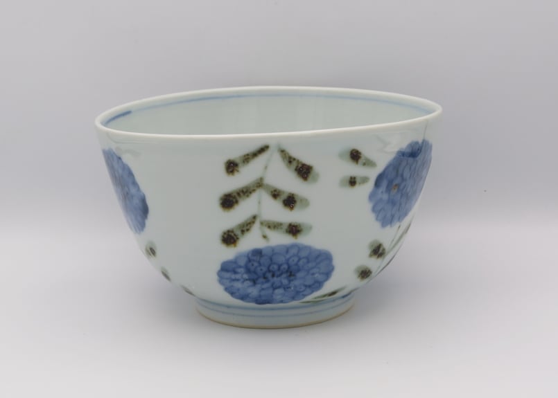 清水なお子 染付鉄絵磁器花唐草面鉢 | 工藝舎 オンラインショップ