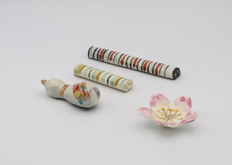 東まりこ　赤絵陶器シマ紋スプーンレスト