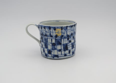 松尾貞一郎　染付磁器格子に金のマグ4