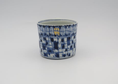 松尾貞一郎　染付磁器格子に金のマグ4