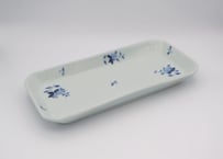 清水なお子　染付け磁器桃散らし長皿