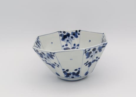 松尾貞一郎　染付け磁器花紋八角スープカップ18