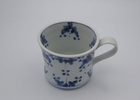 松生貞一郎　染付け磁器花紋のマグ