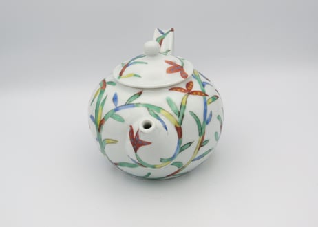 古川章蔵　色絵磁器唐草のポット