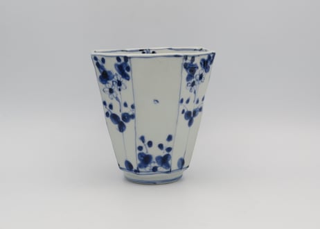 松尾貞一郎　染付磁器花紋八角形マグ