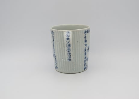 横田翔太郎　染付半磁器しのぎ窓絵スミレマグ９
