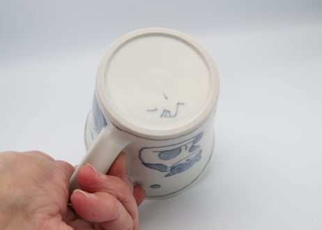小長谷節子　染付磁器ブチねこマグ