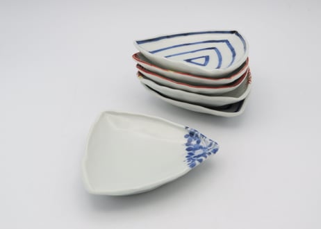 松尾貞一郎　染付磁器馬の三角小皿