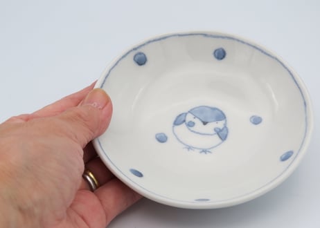 小長谷節子　染付磁器ふくら雀紋小皿