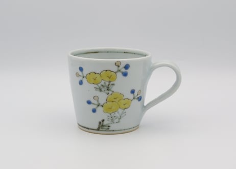 清水なお子　色絵磁器梅紋のマグ