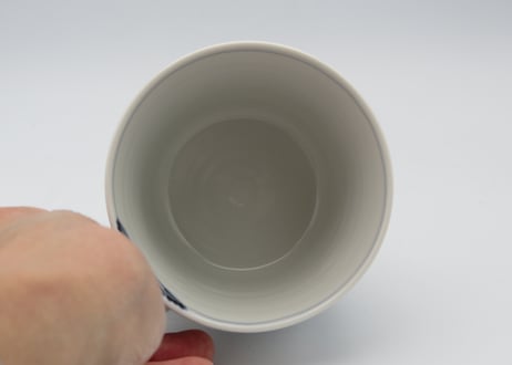 小長谷節子　染付磁器 波紋うさぎマグ