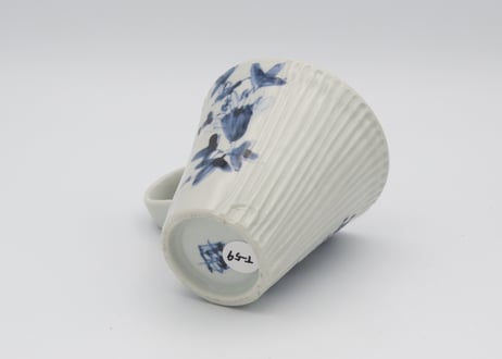松尾貞一郎　染付け磁器凌ぎ芙蓉手マグ