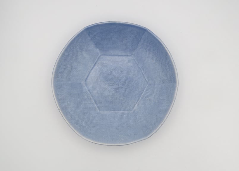 東まり子 磁器アクア釉六角中皿 | 工藝舎 オンラインショップ