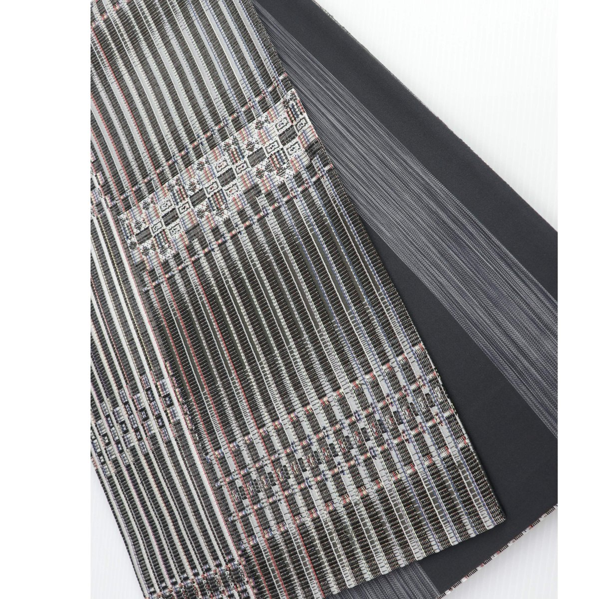 O23】縦線にカラフルな刺繍が入った袋帯 六通 正絹 | kimonoSTORE