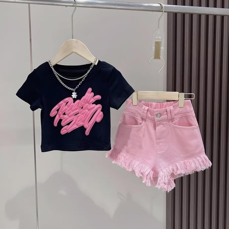 ピンクTシャツ＆ピンクショーパン