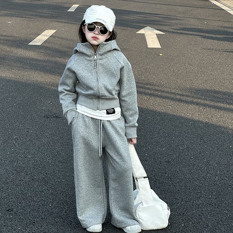 スウェットパーカー＆ワイドパンツ セットアップ