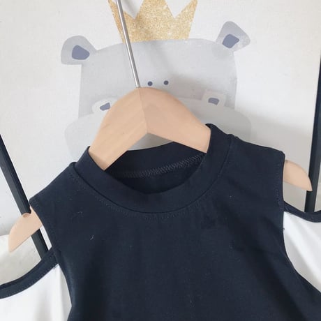 肩あきトップス