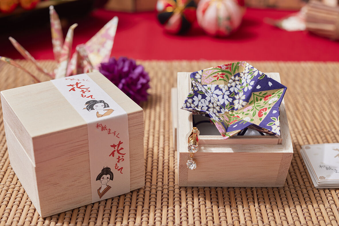令和生まれの工芸品 / 和紙マスク「花おもて」 和のこころを花のかたち