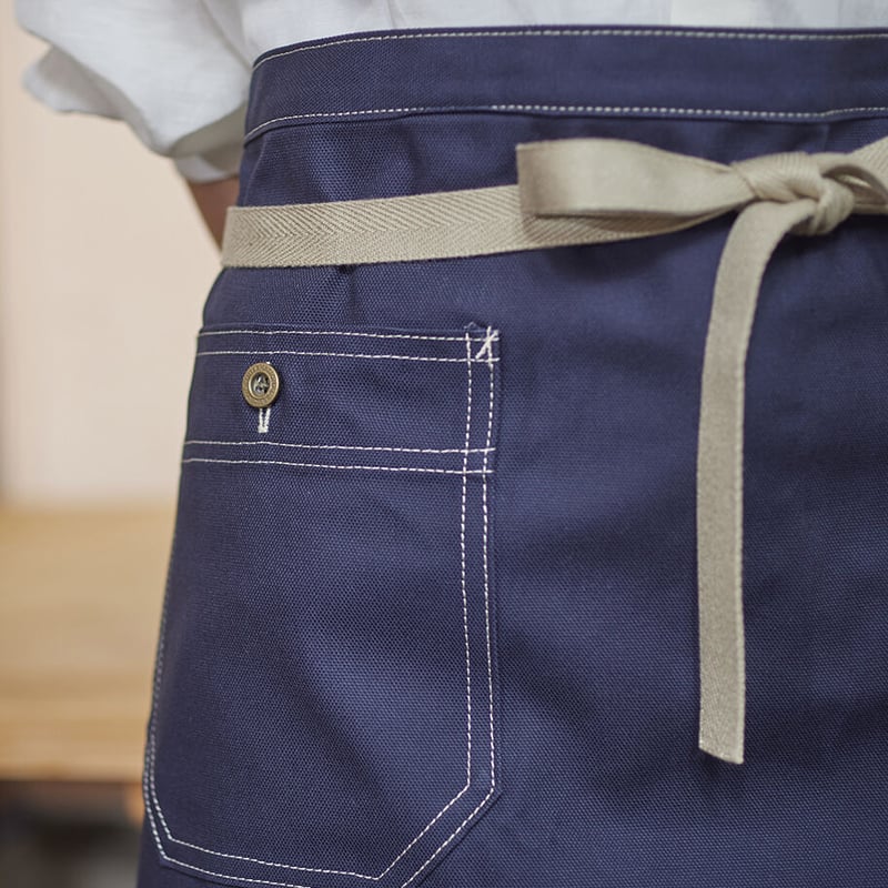 帆布の腰下エプロン（ネイビー） | コシェルカフェ