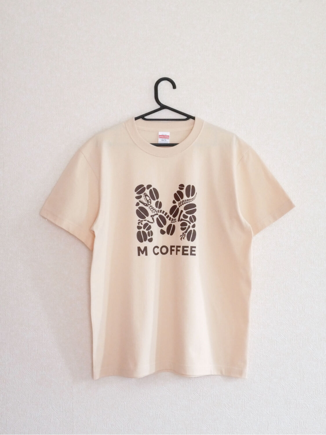 ウマ娘 COFFEE BOSS Tシャツ Lサイズ ベージュ ウマ娘 COFFEE BOSS Tシャツ Lサイズ ベージュ ウマ娘 BOSS Tシャツ L