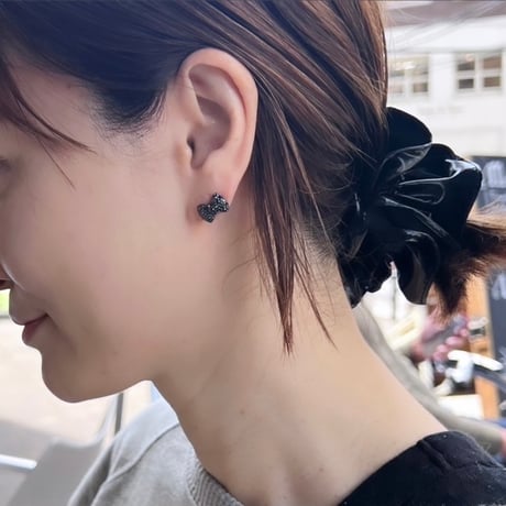 black stone ribbon pierce