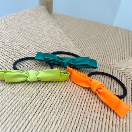 color ribbon tie