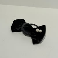 pearl on ribbon tie