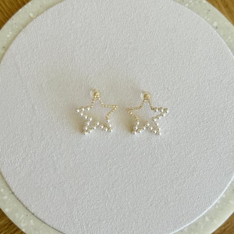 motif pearl pierce