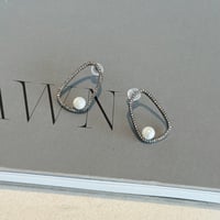 ring pearl pierce