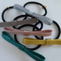 loop ribbon hair tie
