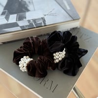 pearl ring velvet chouchou